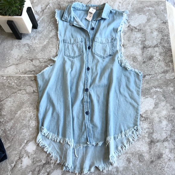 LF Tops - LF Rumor Boutique denim sleeveless button up top LF Tops - LF Rumor Boutique denim sleeveless button up top
